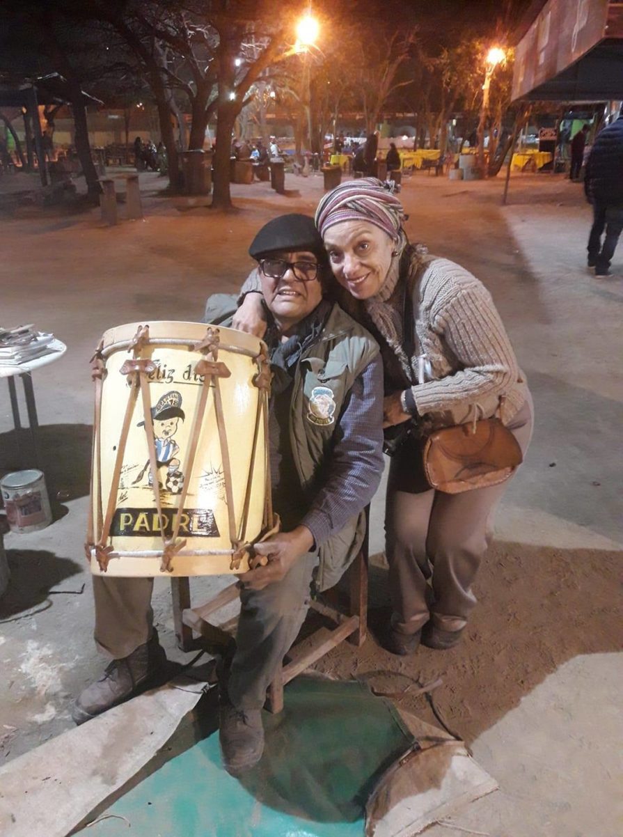 Charla con Froilan Gonzales y Tere castronuovo. El lutier de Bombos legueros mas importante y anfitriones de la Marcha de los Bombos