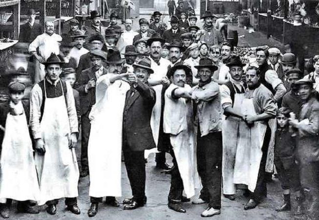 Archivo General de la Nación. 1930 (el tango fuera del arrabal, en un mercado)