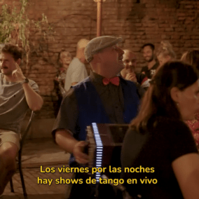 Los viernes hay tango en vivo